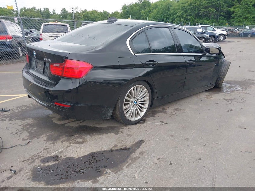 2013 BMW 3er VIN WBA3B3C58DF534041 IAAI salvage auction — FRONT END, Salvage Title, sold $550 on 2026-07-18 (photo 4)