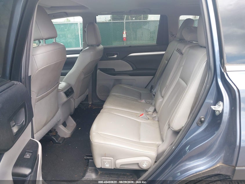 2015 Toyota Highlander VIN 5TDJKRFHXFS210756 IAAI salvage auction — FRONT END, Salvage (Virginia), sold $5,600 on 2026-07-12 (photo 8)