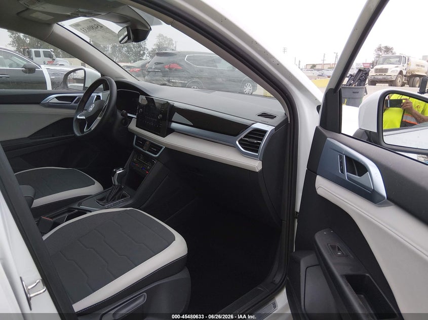 2025 Volkswagen Taos VIN 3VVSC7B22SM077090 IAAI salvage auction — RIGHT SIDE, Salvage Title, sold $10,200 on 2026-08-19 (photo 5)