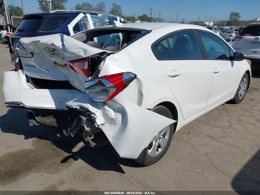 2015 Kia Forte VIN KNAFX4A68F5399894 IAAI salvage auction — NORMAL WEAR, Salvage (California), sold $450 on 2026-07-29 (photo 4)