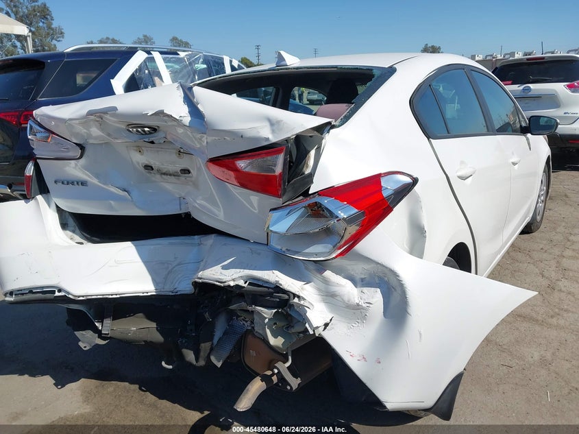 2015 Kia Forte VIN KNAFX4A68F5399894 IAAI salvage auction — NORMAL WEAR, Salvage (California), sold $450 on 2026-07-29 (photo 6)