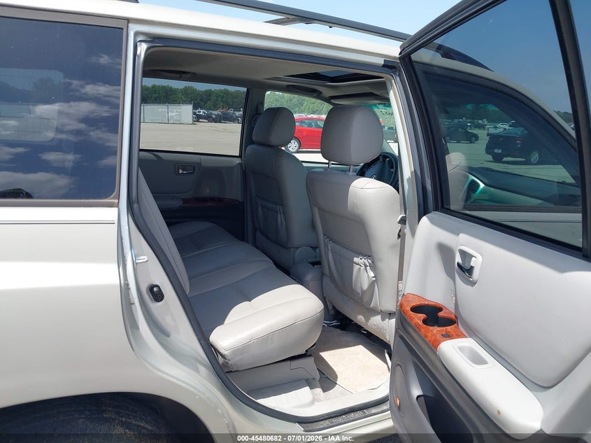 2007 Toyota Highlander hybrid VIN JTEEW21A370046516 IAAI salvage auction — NORMAL WEAR, Clear (Indiana), sold $1,000 on 2026-07-30 (photo 8)
