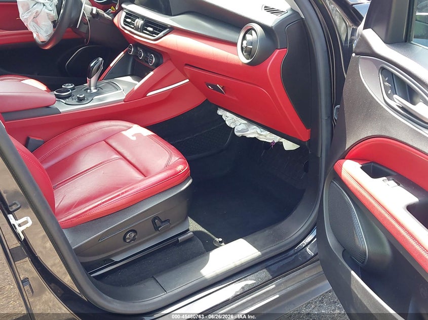 2018 Alfa romeo Stelvio VIN ZASFAKPN1J7B91075 IAAI salvage auction — FRONT & REAR, Salvage Title, sold $1,200 on 2026-07-21 (photo 5)