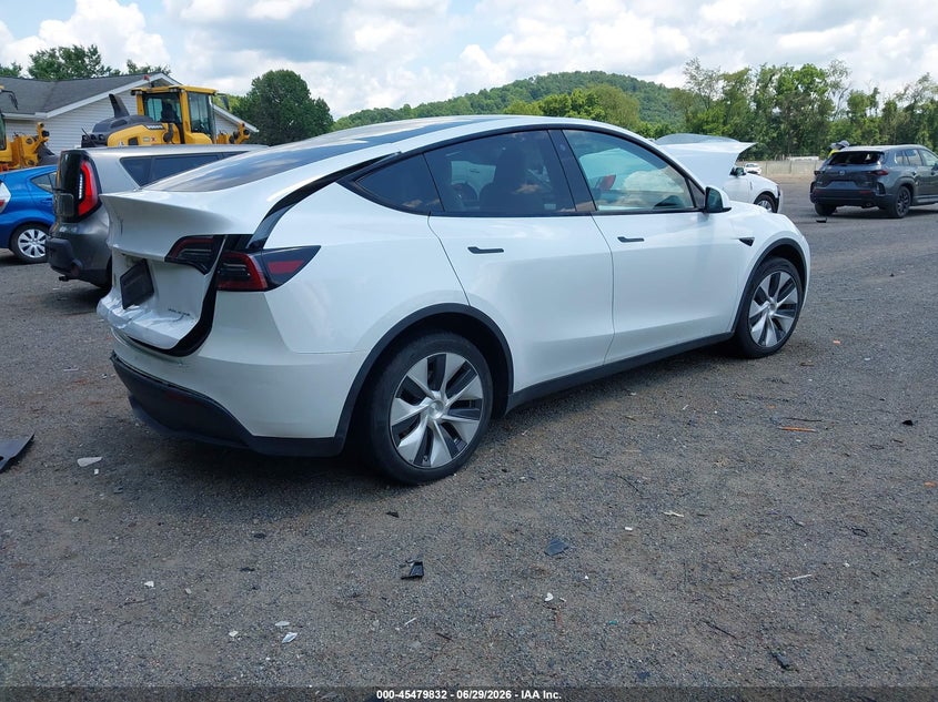 2023 Tesla Model y VIN 7SAYGDEE8PF697202 IAAI salvage auction — FRONT END, Salvage (Ohio), sold $7,300 on 2026-07-09 (photo 4)