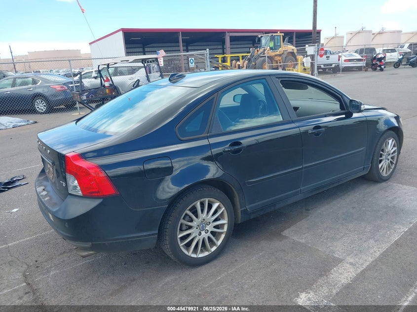 2011 Volvo S40 VIN YV1672MSXB2536260 IAAI salvage auction — NORMAL WEAR, Clear (Hawaii), sold $275 on 2026-07-28 (photo 4)