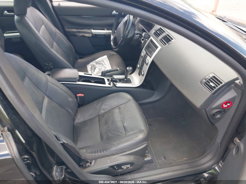 2011 Volvo S40 VIN YV1672MSXB2536260 IAAI salvage auction — NORMAL WEAR, Clear (Hawaii), sold $275 on 2026-07-28 (photo 5)
