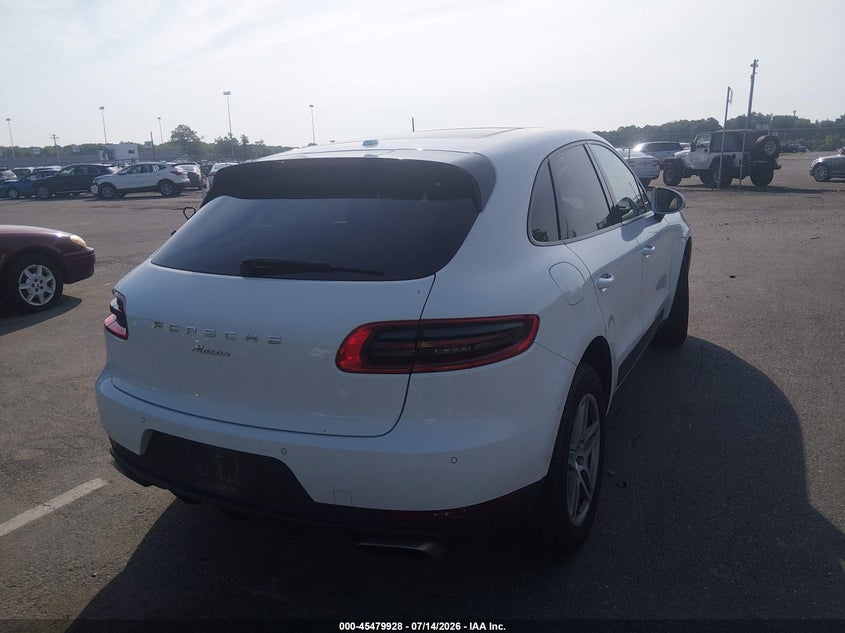 2018 Porsche Macan VIN WP1AA2A50JLB03991 IAAI salvage auction — NORMAL WEAR, Clear (Pennsylvania), sold $3,050 on 2026-07-27 (photo 4)