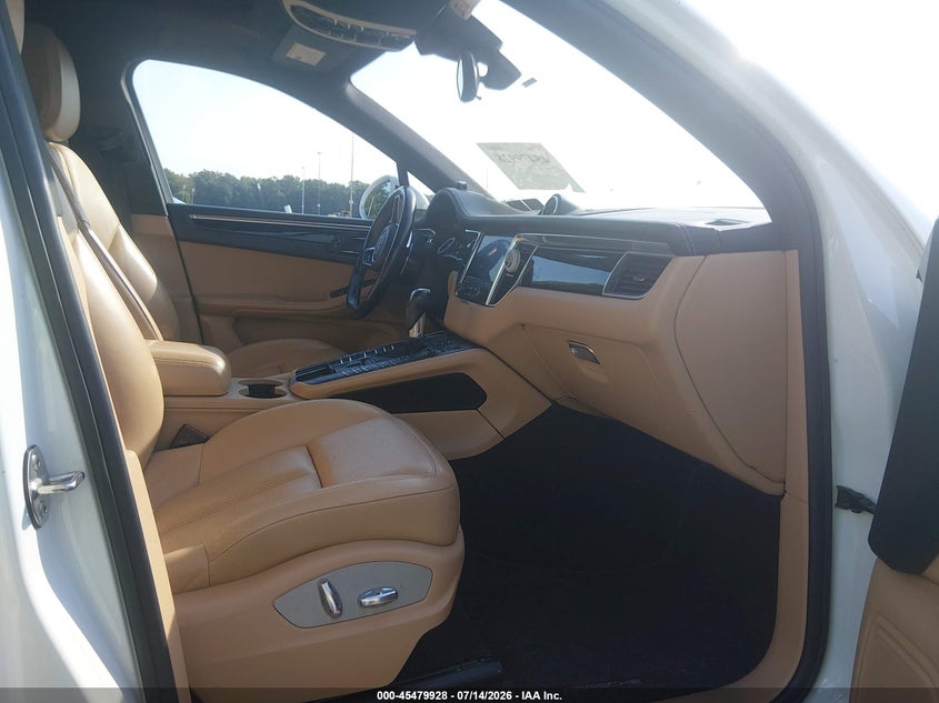 2018 Porsche Macan VIN WP1AA2A50JLB03991 IAAI salvage auction — NORMAL WEAR, Clear (Pennsylvania), sold $3,050 on 2026-07-27 (photo 5)