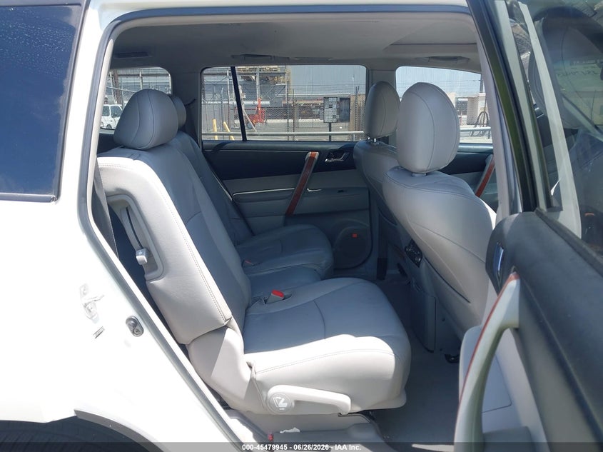 2010 Toyota Highlander VIN 5TDYK3EH3AS004779 IAAI salvage auction — RIGHT FRONT, Salvage (California), sold $900 on 2026-07-14 (photo 8)