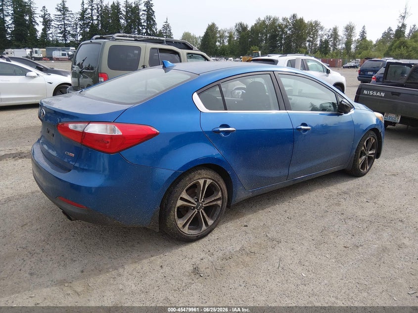 2015 Kia Forte VIN KNAFX4A81F5280490 IAAI salvage auction — NORMAL WEAR, Clear (Washington), sold $800 on 2026-07-22 (photo 4)