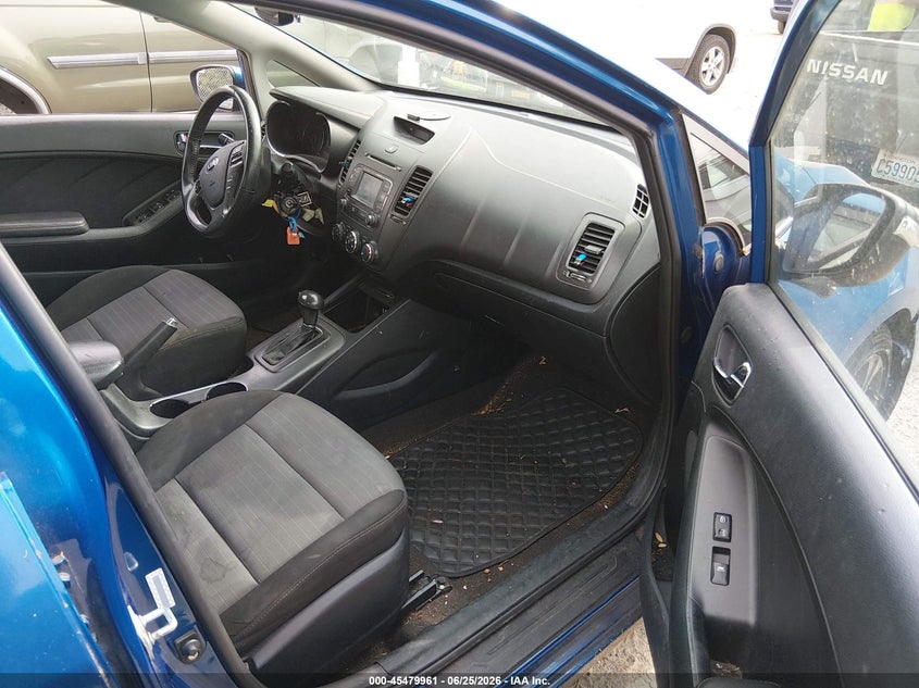 2015 Kia Forte VIN KNAFX4A81F5280490 IAAI salvage auction — NORMAL WEAR, Clear (Washington), sold $800 on 2026-07-22 (photo 5)