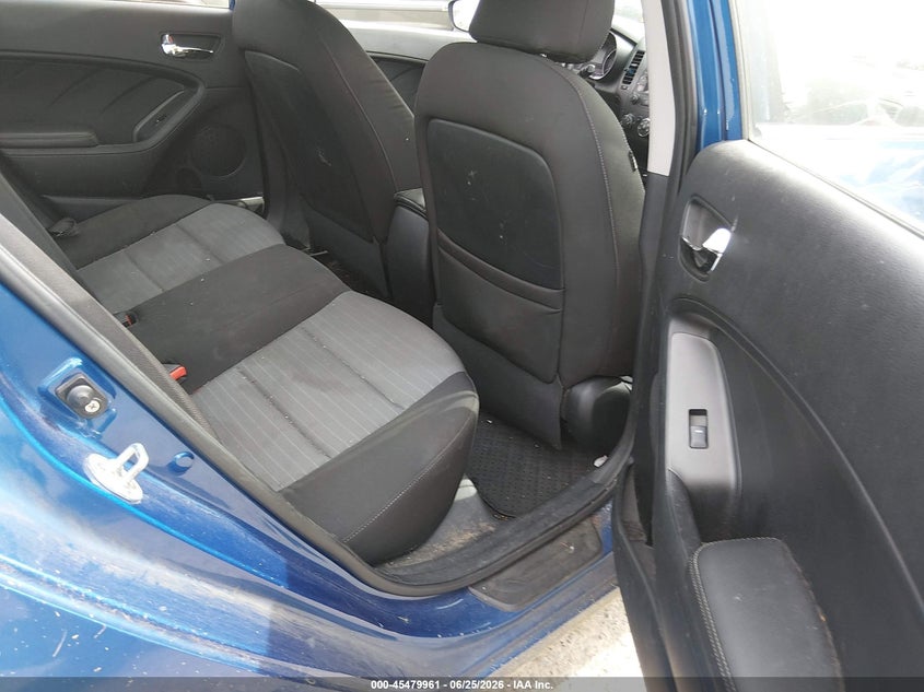2015 Kia Forte VIN KNAFX4A81F5280490 IAAI salvage auction — NORMAL WEAR, Clear (Washington), sold $800 on 2026-07-22 (photo 8)