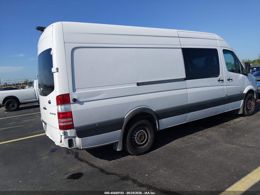2014 Mercedes-benz Sprinter VIN WD4PE8DC4E5944404 IAAI salvage auction — REAR END, Rebuildable (Florida), sold $2,550 on 2026-07-16 (photo 4)
