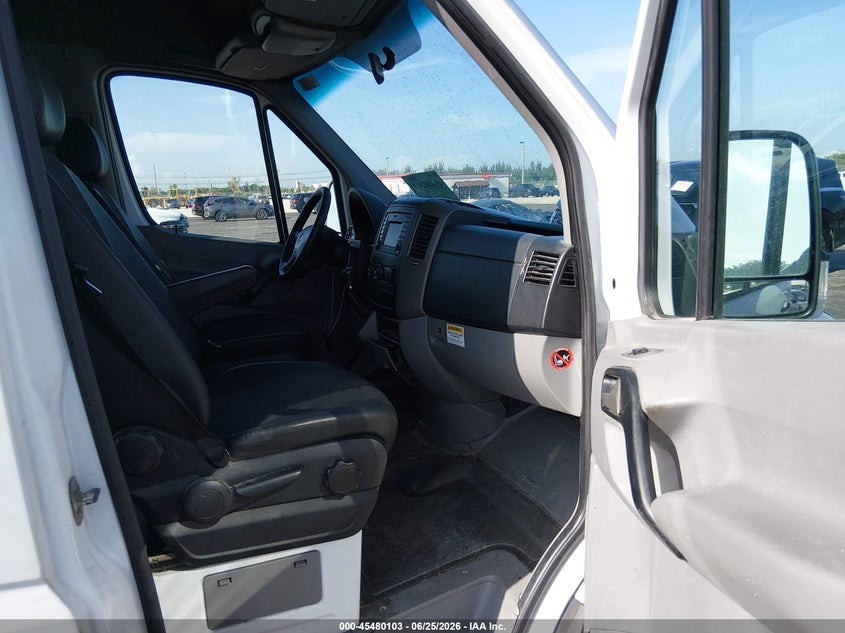 2014 Mercedes-benz Sprinter VIN WD4PE8DC4E5944404 IAAI salvage auction — REAR END, Rebuildable (Florida), sold $2,550 on 2026-07-16 (photo 5)