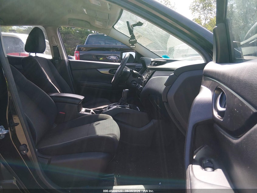 2017 Nissan Rogue VIN JN1BJ1CR2HW109447 IAAI salvage auction — NORMAL WEAR, Original (New Hampshire), sold $875 on 2026-07-29 (photo 5)