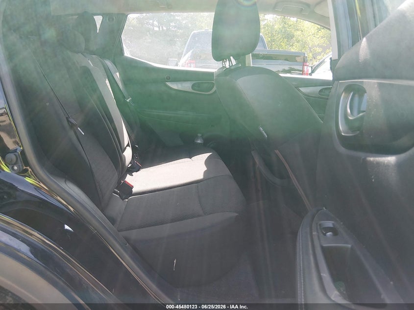 2017 Nissan Rogue VIN JN1BJ1CR2HW109447 IAAI salvage auction — NORMAL WEAR, Original (New Hampshire), sold $875 on 2026-07-29 (photo 8)