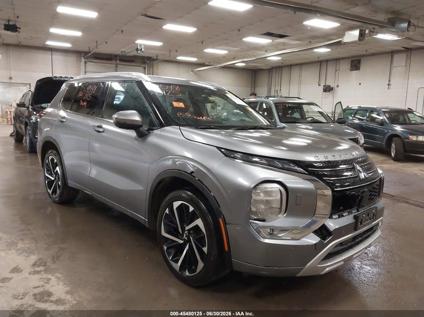 2024 Mitsubishi Outlander VIN JA4J4WA8XRZ024700 — IAAI salvage auction photo
