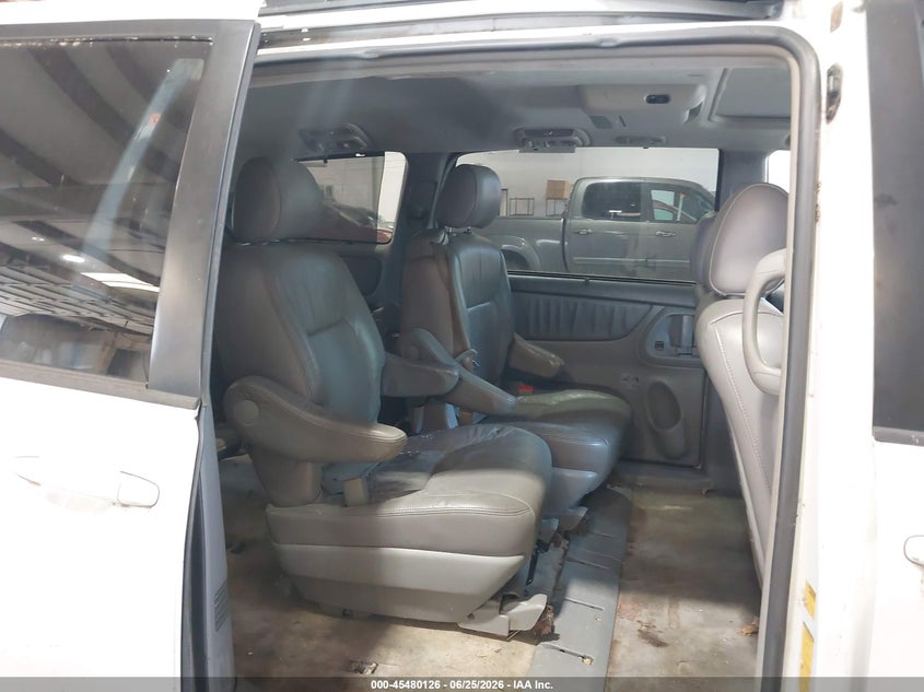 2007 Toyota Sienna VIN 5TDZK22C57S077202 IAAI salvage auction — NORMAL WEAR, Clear (North Carolina), sold $1,200 on 2026-07-16 (photo 8)