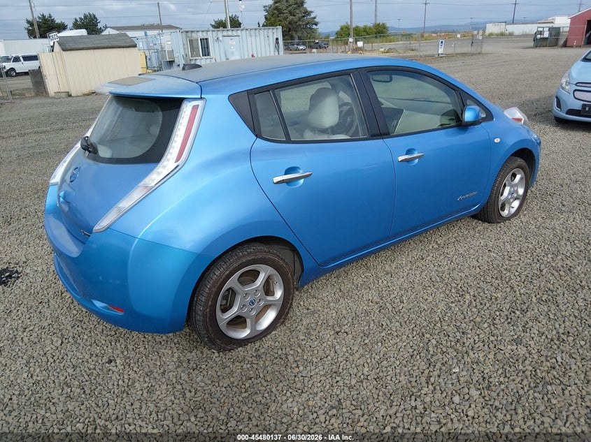 2011 Nissan Leaf VIN JN1AZ0CP0BT003813 IAAI salvage auction — NORMAL WEAR, Clear - Public Restricted (Oregon), sold $125 on 2026-07-13 (photo 4)