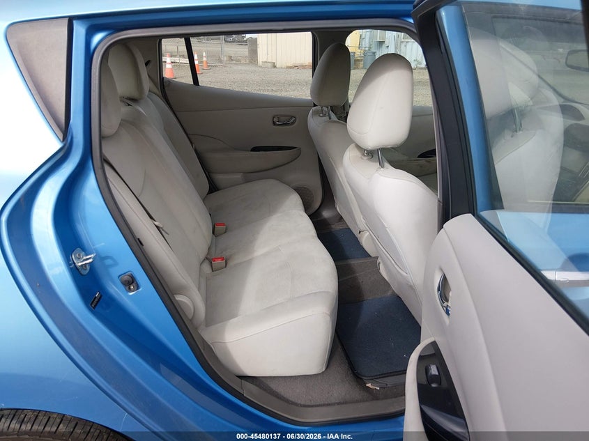 2011 Nissan Leaf VIN JN1AZ0CP0BT003813 IAAI salvage auction — NORMAL WEAR, Clear - Public Restricted (Oregon), sold $125 on 2026-07-13 (photo 8)