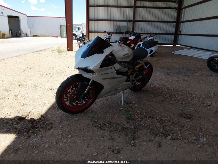 2015 Ducati Panigale VIN ZDM14BUW9FB025063 IAAI salvage auction — SIDE, Salvage (Utah), sold $2,700 on 2026-07-16 (photo 2)