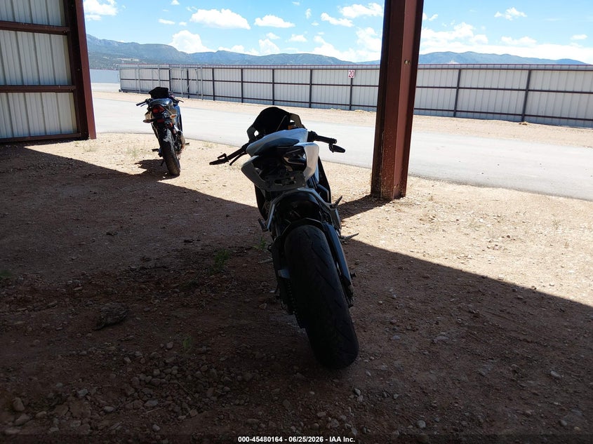 2015 Ducati Panigale VIN ZDM14BUW9FB025063 IAAI salvage auction — SIDE, Salvage (Utah), sold $2,700 on 2026-07-16 (photo 6)