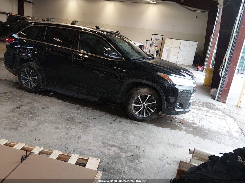 2018 Toyota Highlander VIN 5TDKZRFH3JS528856 IAAI salvage auction — SIDE, Salvage (Idaho), sold $8,200 on 2026-07-29 (photo 1)