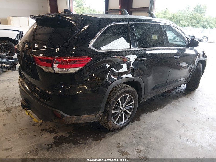 2018 Toyota Highlander VIN 5TDKZRFH3JS528856 IAAI salvage auction — SIDE, Salvage (Idaho), sold $8,200 on 2026-07-29 (photo 4)