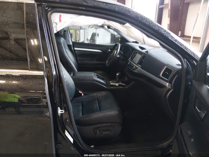 2018 Toyota Highlander VIN 5TDKZRFH3JS528856 IAAI salvage auction — SIDE, Salvage (Idaho), sold $8,200 on 2026-07-29 (photo 5)