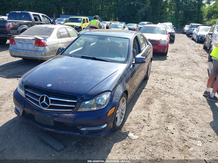2014 Mercedes-benz C-klasse VIN WDDGF8AB9ER306764 IAAI salvage auction — NORMAL WEAR, Clear (New York), sold $1,625 on 2026-07-07 (photo 2)