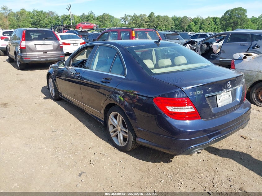 2014 Mercedes-benz C-klasse VIN WDDGF8AB9ER306764 IAAI salvage auction — NORMAL WEAR, Clear (New York), sold $1,625 on 2026-07-07 (photo 3)