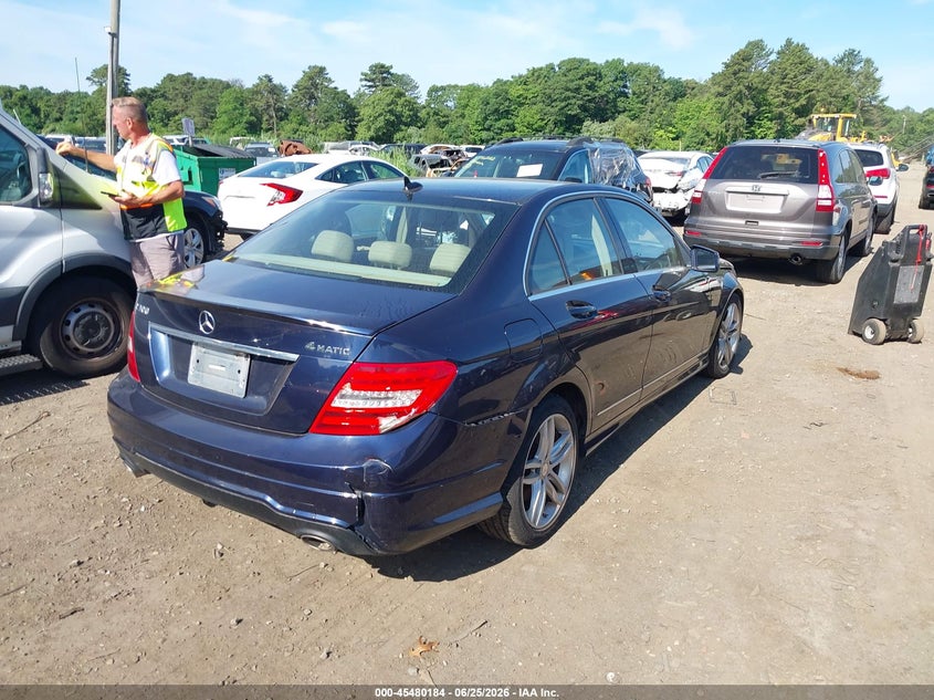 2014 Mercedes-benz C-klasse VIN WDDGF8AB9ER306764 IAAI salvage auction — NORMAL WEAR, Clear (New York), sold $1,625 on 2026-07-07 (photo 4)