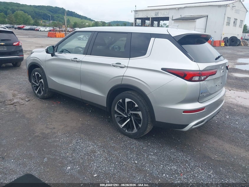 2024 Mitsubishi Outlander VIN JA4J4VA83RZ068273 IAAI salvage auction — RIGHT REAR, Salvage Title, sold $8,100 on 2026-08-01 (photo 3)