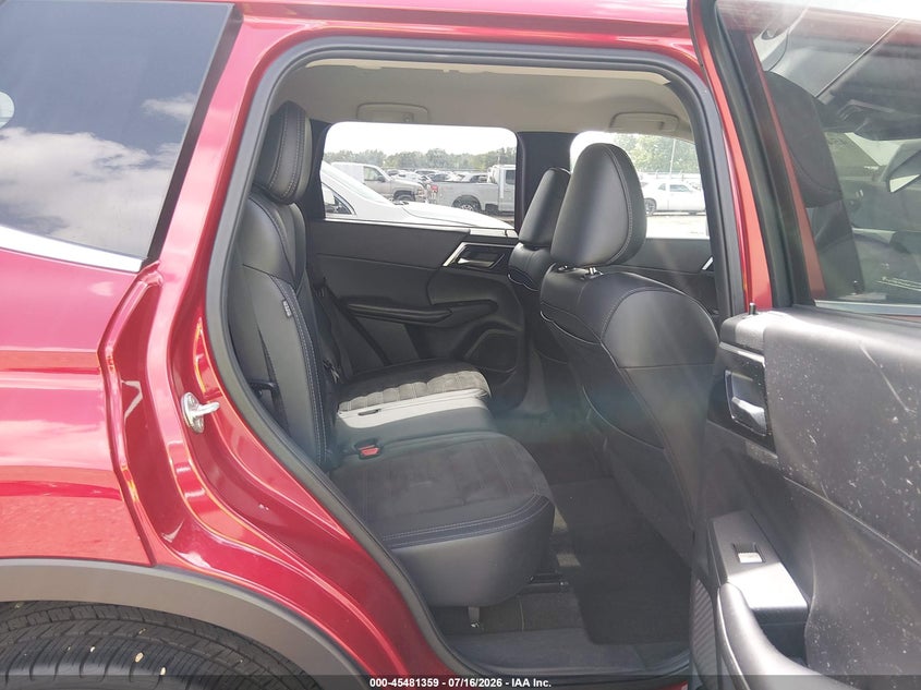 2024 Mitsubishi Outlander VIN JA4J3VA83RZ067871 IAAI salvage auction — SIDE, Salvage Title, sold $14,150 on 2026-07-22 (photo 8)