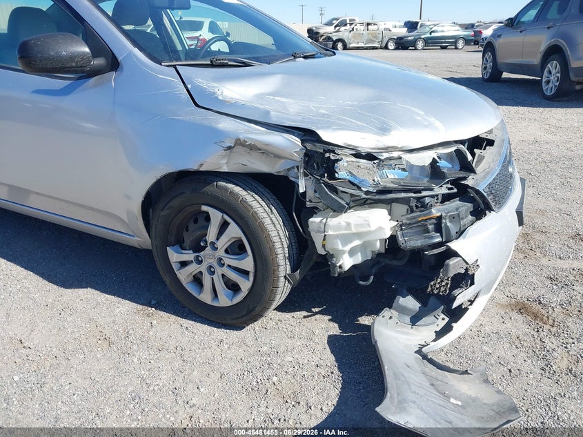 2011 Kia Forte VIN KNAFT4A28B5359463 IAAI salvage auction — RIGHT FRONT, Salvage (California), sold $700 on 2026-07-09 (photo 6)