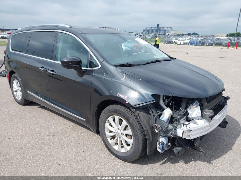 2018 Chrysler Pacifica VIN 2C4RC1BG0JR178030 IAAI salvage auction — FRONT END, Salvage (Minnesota), sold $3,250 on 2026-08-26 (photo 1)