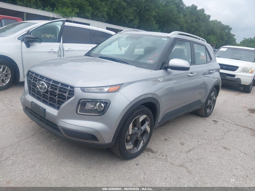 2025 Hyundai Venue VIN KMHRC8A30SU393155 IAAI salvage auction — HAIL, Clear (Illinois), sold $11,400 on 2026-07-08 (photo 2)