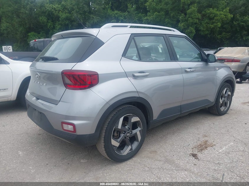 2025 Hyundai Venue VIN KMHRC8A30SU393155 IAAI salvage auction — HAIL, Clear (Illinois), sold $11,400 on 2026-07-08 (photo 4)