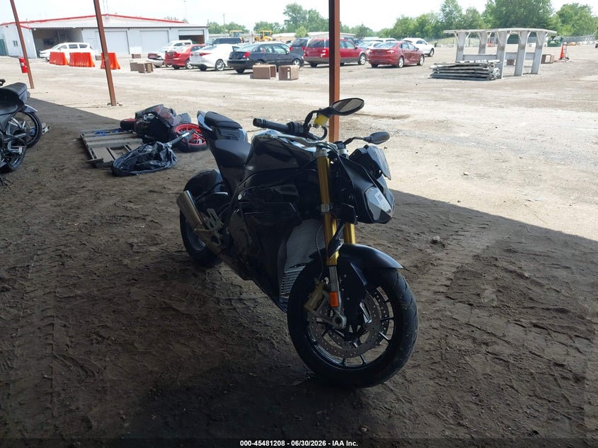 2016 BMW S 1000 VIN WB10D1205GZ696851 IAAI salvage auction — RIGHT SIDE, Salvage (Ohio), sold $550 on 2026-07-22 (photo 1)
