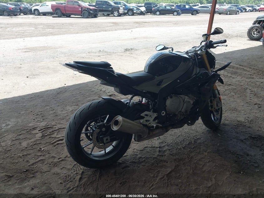 2016 BMW S 1000 VIN WB10D1205GZ696851 IAAI salvage auction — RIGHT SIDE, Salvage (Ohio), sold $550 on 2026-07-22 (photo 4)