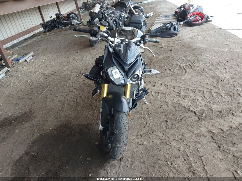 2016 BMW S 1000 VIN WB10D1205GZ696851 IAAI salvage auction — RIGHT SIDE, Salvage (Ohio), sold $550 on 2026-07-22 (photo 5)