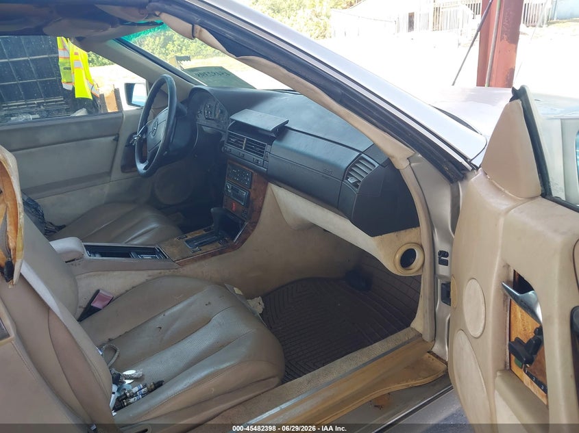 1992 Mercedes-benz 500 VIN WDBFA66E5NF049520 IAAI salvage auction — FRONT & REAR, Clear (Florida), sold $25 on 2026-07-07 (photo 5)