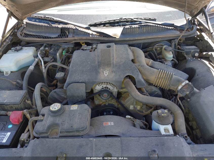 2003 Lincoln TOWN CAR VIN 1LNHM81W43Y704549 IAAI salvage auction — SIDE, Clear (Kansas), sold $25 on 2026-07-08 (photo 9)