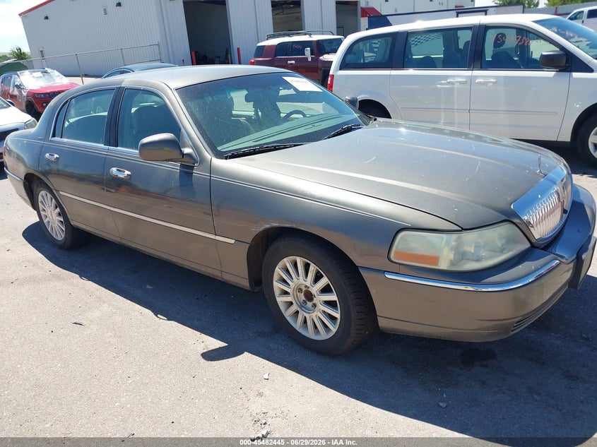 2003 Lincoln TOWN CAR VIN 1LNHM81W43Y704549 IAAI salvage auction — SIDE, Clear (Kansas), sold $25 on 2026-07-08 (photo 1)
