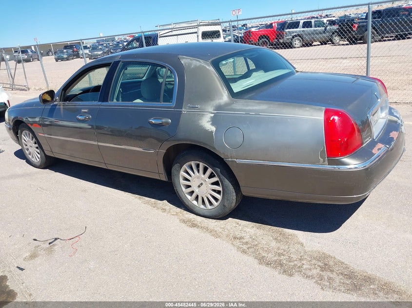 2003 Lincoln TOWN CAR VIN 1LNHM81W43Y704549 IAAI salvage auction — SIDE, Clear (Kansas), sold $25 on 2026-07-08 (photo 3)