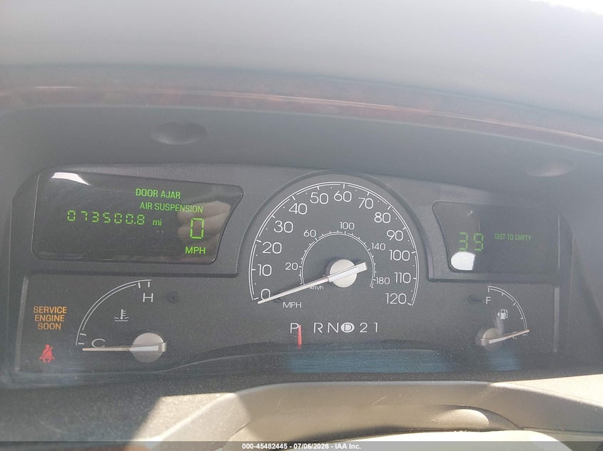 2003 Lincoln TOWN CAR VIN 1LNHM81W43Y704549 IAAI salvage auction — SIDE, Clear (Kansas), sold $25 on 2026-07-08 (photo 7)