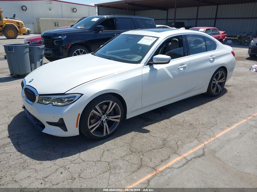 2019 BMW 3er VIN WBA5R1C59KAJ98600 IAAI salvage auction — RIGHT FRONT, Salvage Title, sold $11,450 on 2026-08-31 (photo 2)
