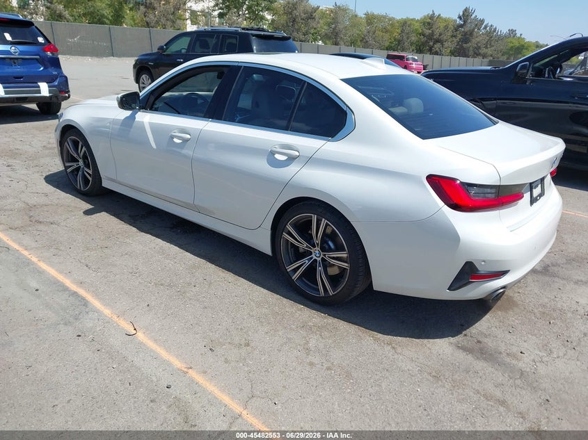 2019 BMW 3er VIN WBA5R1C59KAJ98600 IAAI salvage auction — RIGHT FRONT, Salvage Title, sold $11,450 on 2026-08-31 (photo 3)