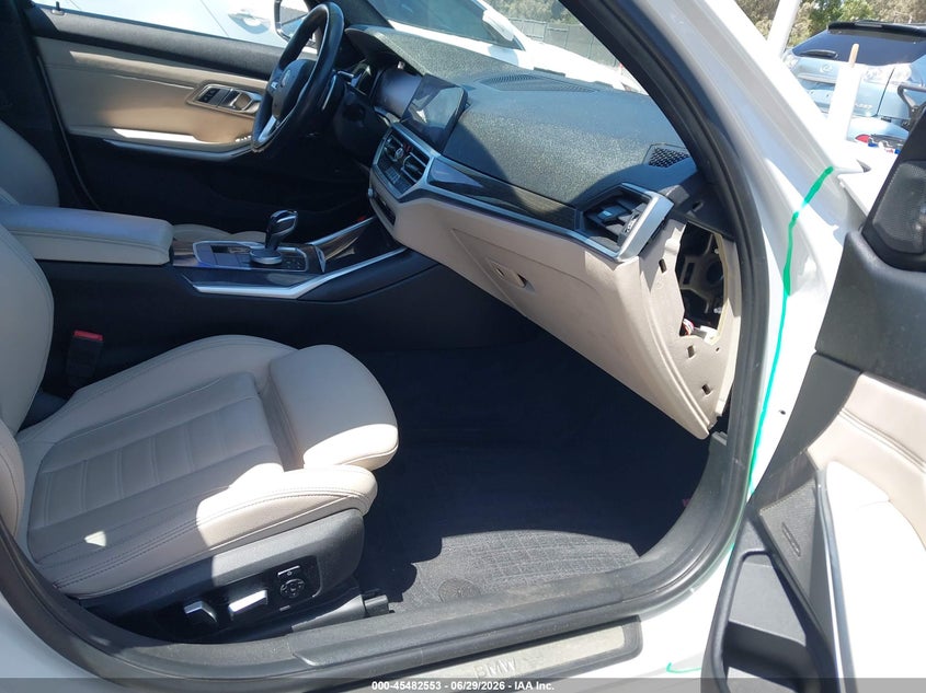 2019 BMW 3er VIN WBA5R1C59KAJ98600 IAAI salvage auction — RIGHT FRONT, Salvage Title, sold $11,450 on 2026-08-31 (photo 5)
