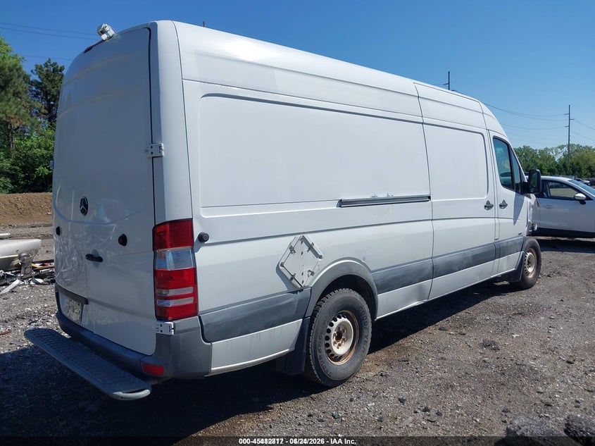 2011 Mercedes-benz Sprinter VIN WD3PE8CB5B5606048 IAAI salvage auction — RIGHT FRONT, Clear (Virginia), sold $600 on 2026-07-29 (photo 4)